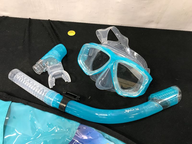 Photo 1 of   Snorkel Set 
