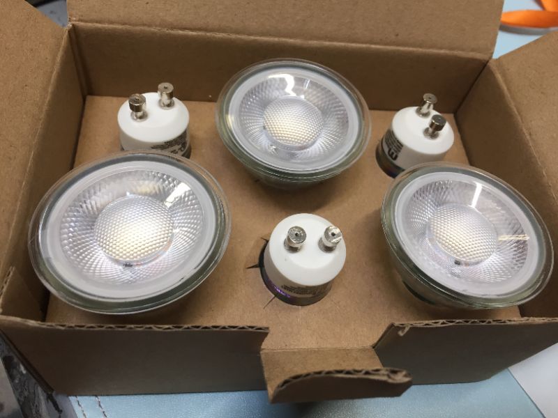 Photo 1 of 5.5w  5000k daylight white  400 l bulbs pack 