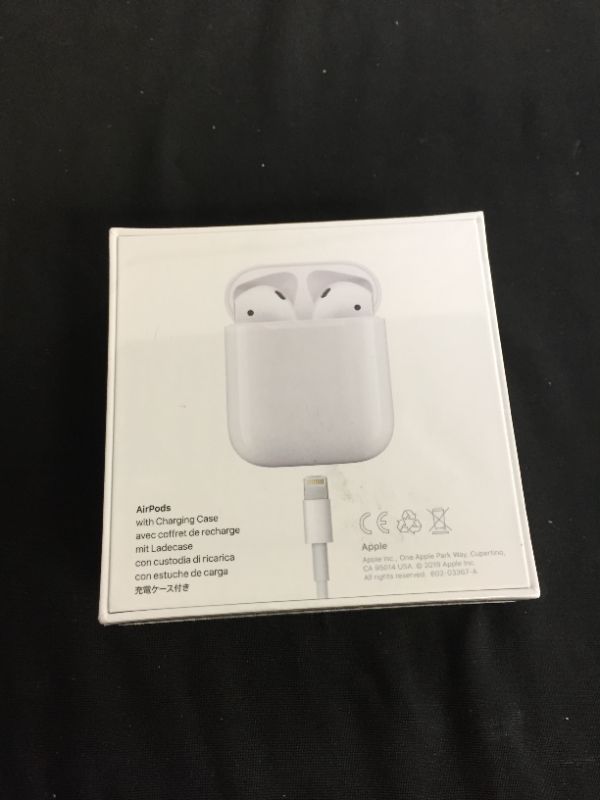 Photo 4 of Apple AirPods (2nd Generation)
