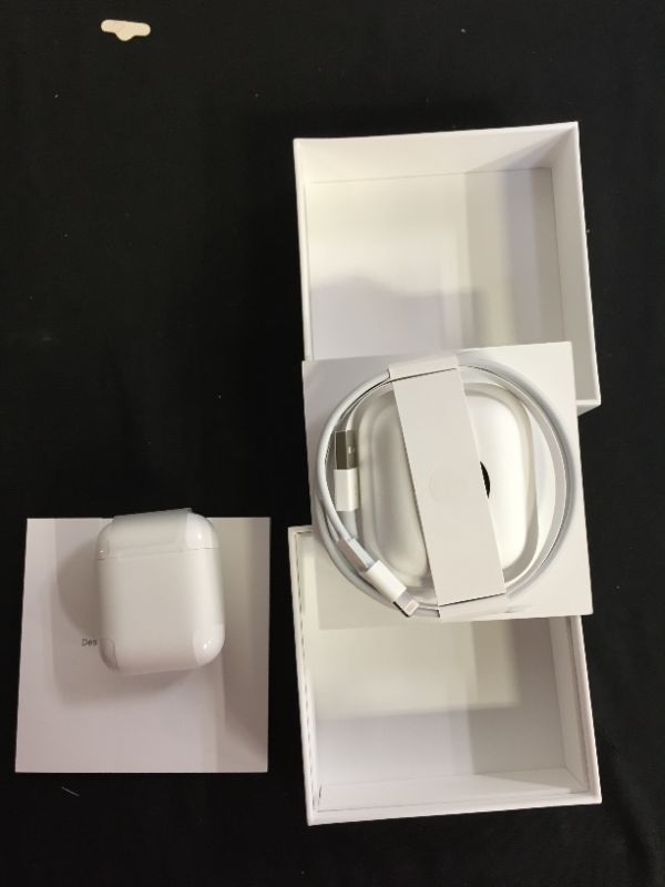 Photo 7 of Apple AirPods (2nd Generation)
