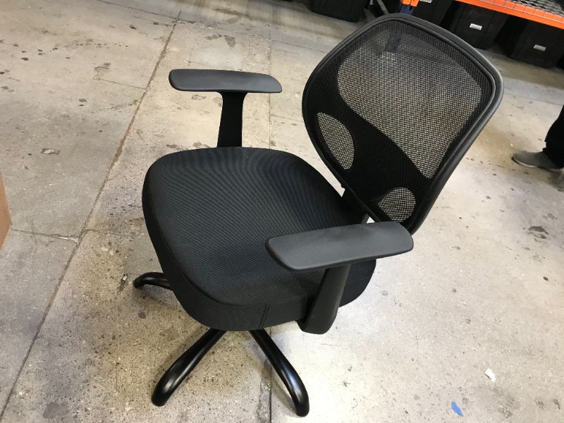 Photo 3 of Black Office Task Desk Chair----missing whells 