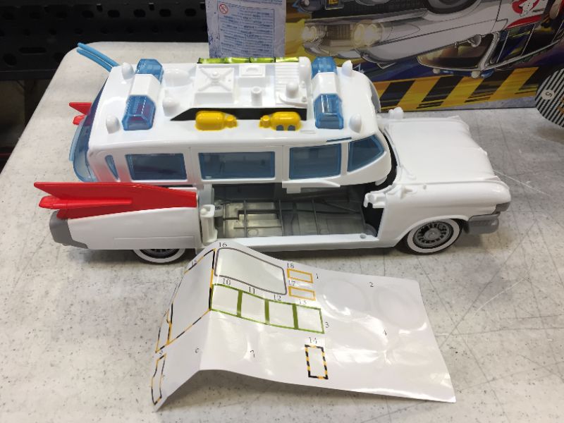 Photo 2 of Ghostbusters Movie Ecto-1 Playset with Accessories
((OPEN PACKAGE))
**MISSING ACCESSORIES**