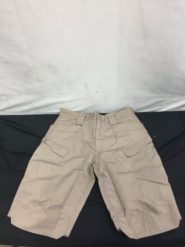 Photo 1 of Generic Tan Cargo Shorts. Size Large