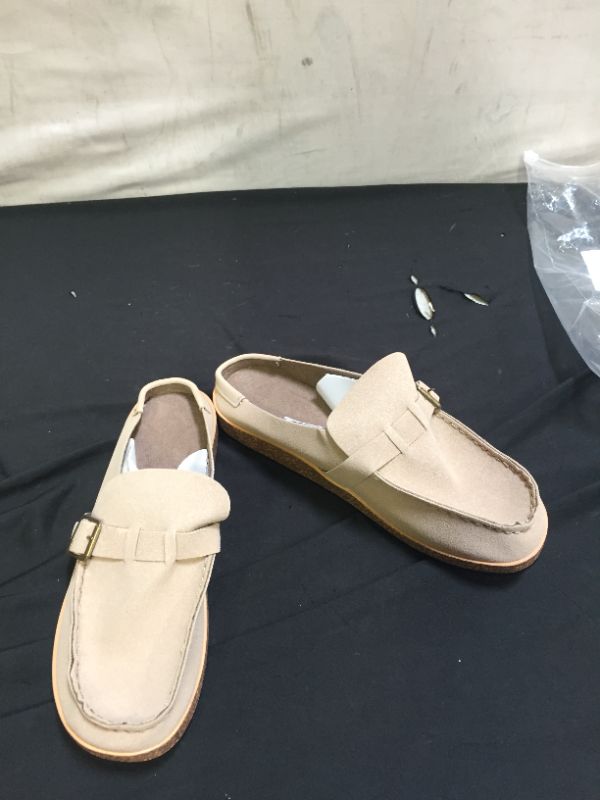 Photo 1 of Generic Tan Slides. Size 6