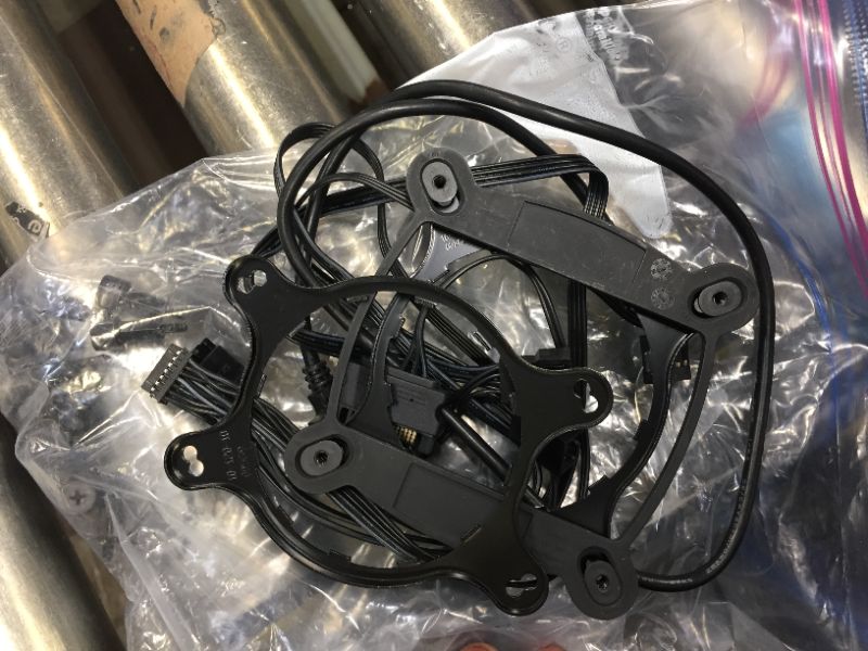 Photo 1 of NZXT Kraken Z73 360mm - RL-KRZ73-01 - AIO RGB CPU Liquid Cooler - Customizable LCD Display - Improved Pump - Powered by CAM V4 - RGB Connector - Aer P 120mm Radiator Fans (3 Included)
- possible missing hardware. signs of prior usage.