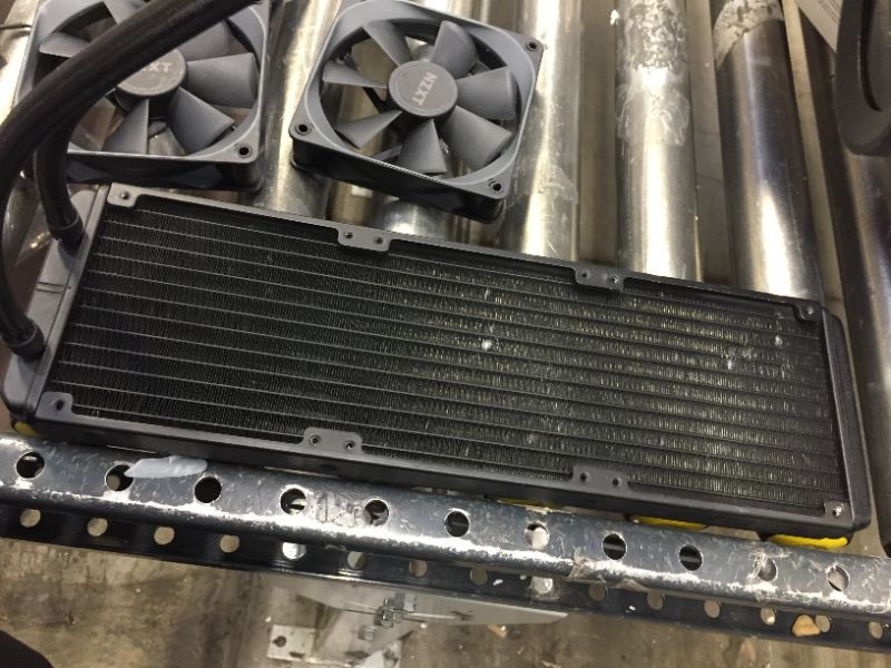 Photo 1 of NZXT Kraken Z73 360mm - RL-KRZ73-01 - AIO RGB CPU Liquid Cooler - Customizable LCD Display - Improved Pump - Powered by CAM V4 - RGB Connector - Aer P 120mm Radiator Fans (3 Included)
- possible missing hardware. signs of prior usage.