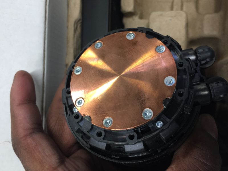 Photo 1 of NZXT Kraken Z73 360mm - RL-KRZ73-01 - AIO RGB CPU Liquid Cooler - Customizable LCD Display - Improved Pump - Powered by CAM V4 - RGB Connector - Aer P 120mm Radiator Fans (3 Included)
- possible missing hardware. signs of prior usage.