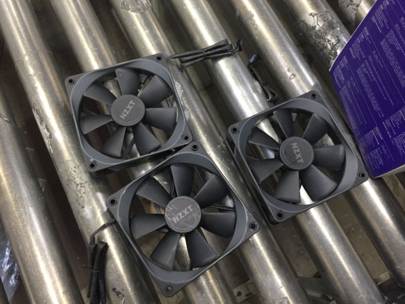 Photo 1 of NZXT Kraken Z73 360mm - RL-KRZ73-01 - AIO RGB CPU Liquid Cooler - Customizable LCD Display - Improved Pump - Powered by CAM V4 - RGB Connector - Aer P 120mm Radiator Fans (3 Included)
- possible missing hardware. signs of prior usage.