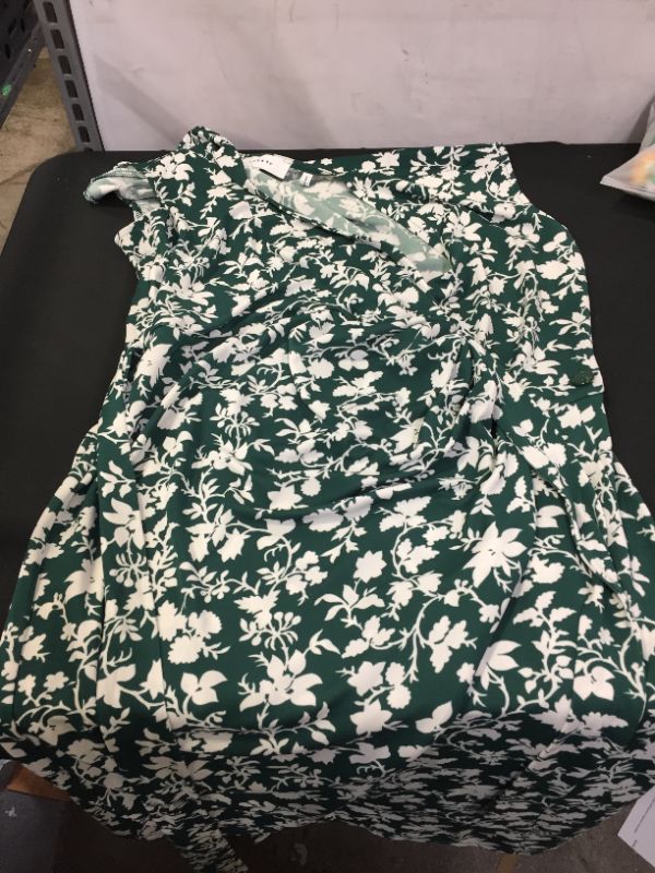 Photo 1 of WOMEN'S DRESS SIZE MEDIUM