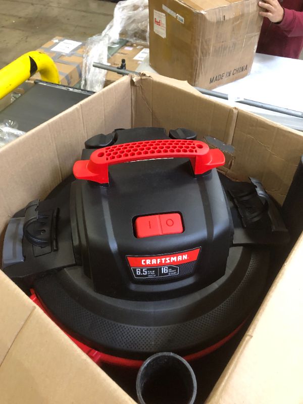 Photo 2 of CRAFTSMAN CMXEVBE17596 20 Gallon 6.5 Peak HP Wet/Dry Vac, Heavy-Duty Shop Vacuum with Attachments
