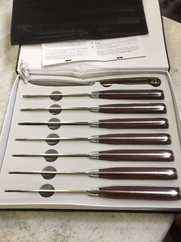 Photo 2 of 8 pack of steak knives