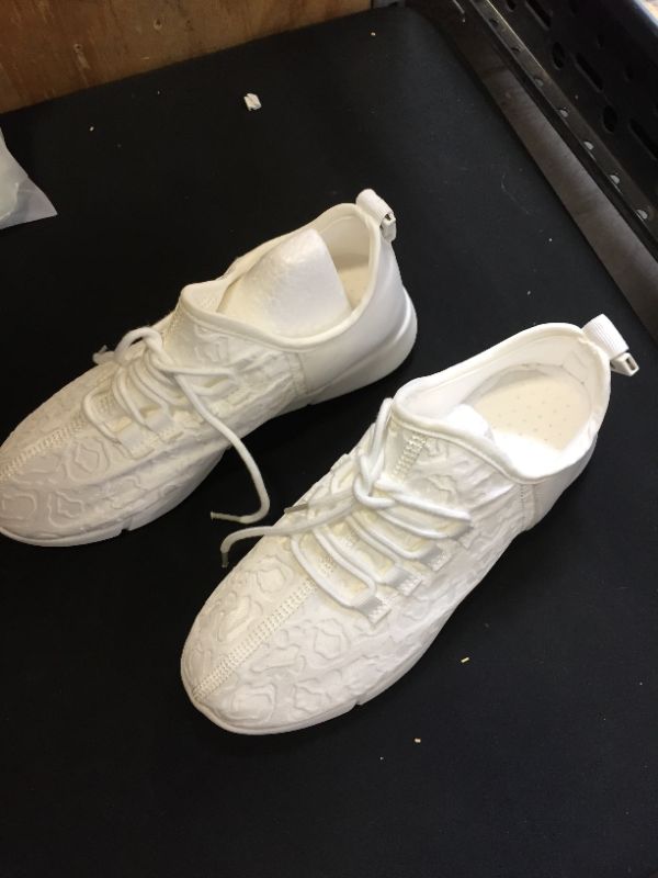 Photo 1 of WOMEN''S SIZE 7 ATHLETIC SNEAKER WHITE