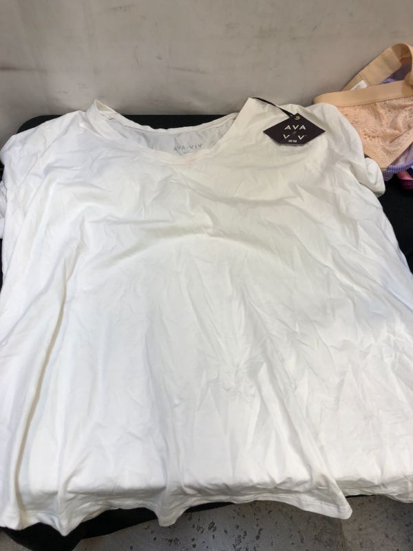 Photo 1 of 2XL WHITE TSHIRT 