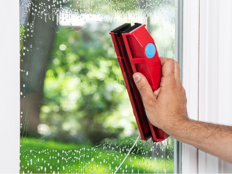 Photo 1 of  The Glider D-3 Magnetic Window Cleaner for Double Glazed Windows Fits 0.8"-1.1" Window Thickness. Glass Cleaner
