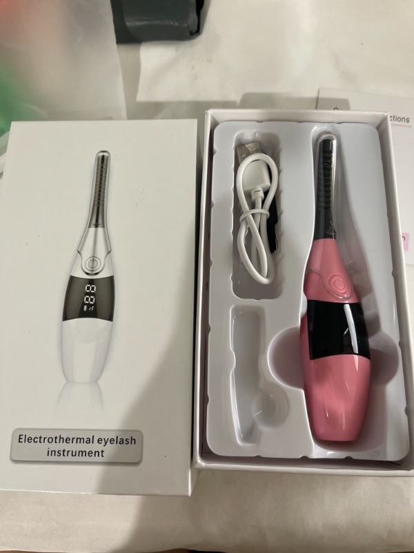 Photo 1 of ELECTROTHERMAL EYELASH CURLER 