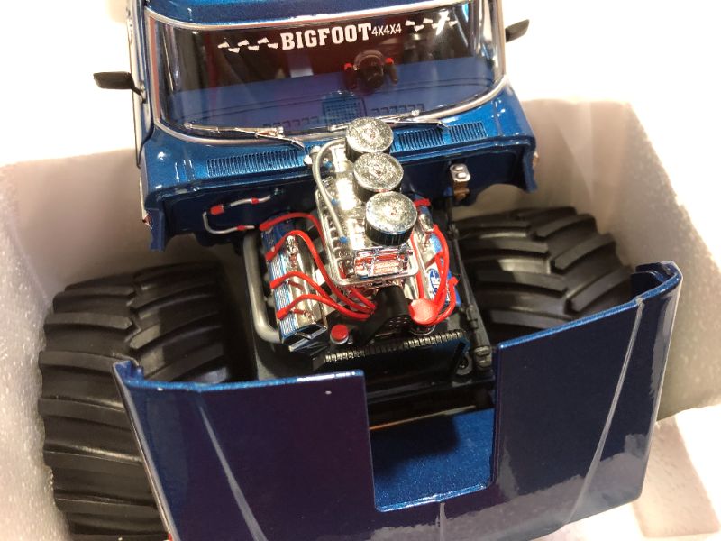 Photo 4 of Kings of Crunch - Bigfoot #1-1974 Ford F-250 Diecast Monster Truck with 66-Inch Tires in 1:18 Scale
