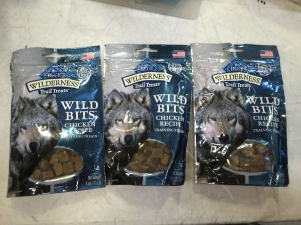 Photo 1 of Blue Buffalo Wilderness 100% Grain-Free Wild Bits Chicken Recipe Dog Treats - 4oz 3 Pack