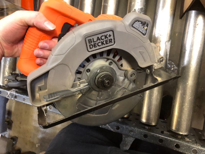 Photo 3 of BLACK+DECKER 7-1/4-Inch Circular Saw with Laser, 13-Amp, BDECS300C