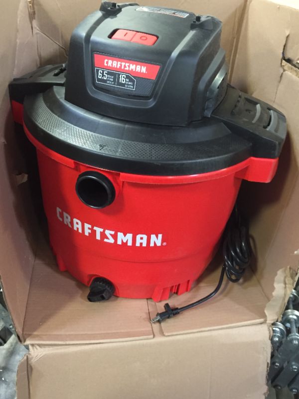 Photo 3 of craftsman 17595 16 gallon 6.5 peak hp wet/dry vac, heavyduty shop vacuum with attachments