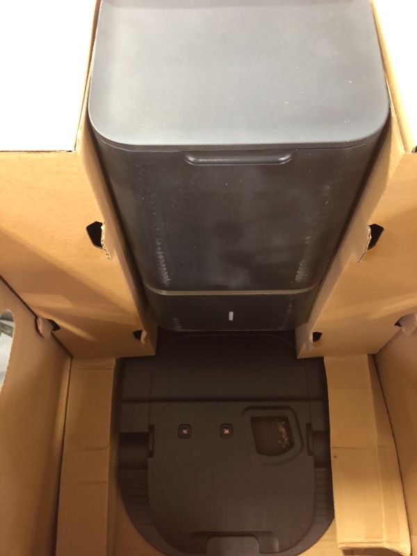 Photo 1 of iRobot Roomba s9+ (9550) Robot Vacuum & Braava Jet m6 (6112) no mop included. item displays error message to check brushes

