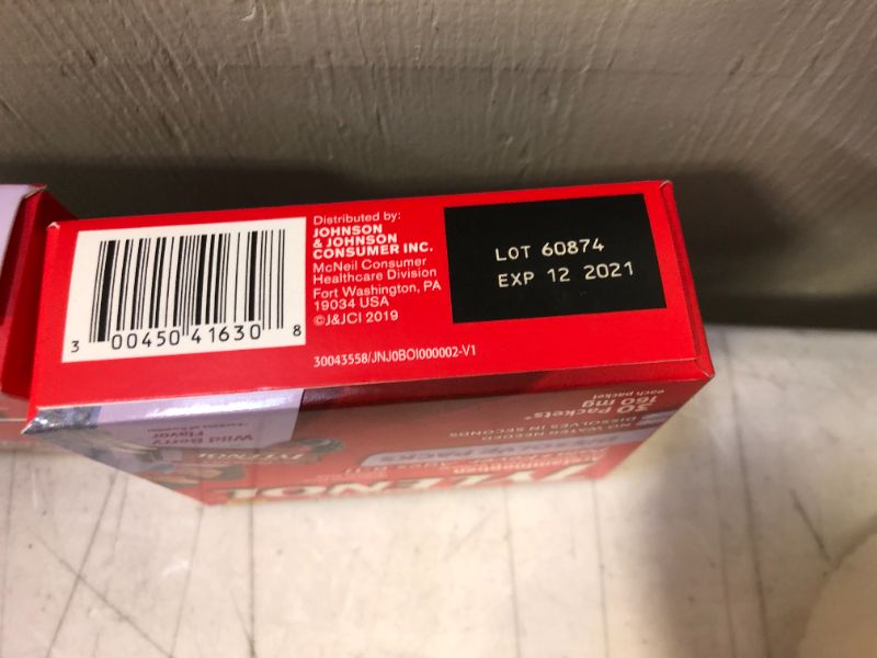 Photo 2 of 2pack  Children’s TYLENOL® Dissolve Powder Packs With Acetaminophen, Kids' Fever Reducer & Pain Reliever  exp 12.2021  1of the box is damage