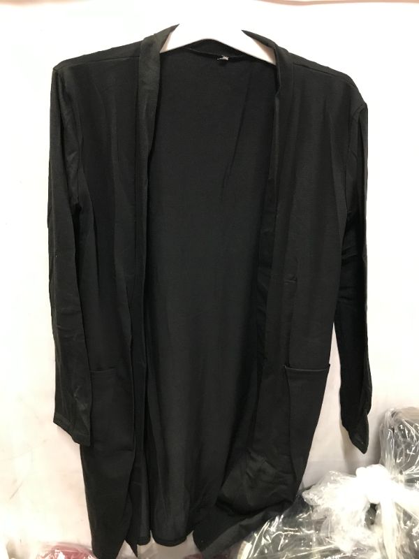 Photo 1 of WOMENS CARDIGAN PACK OF 5 SIZE XLBLACK 
one pack is opened 