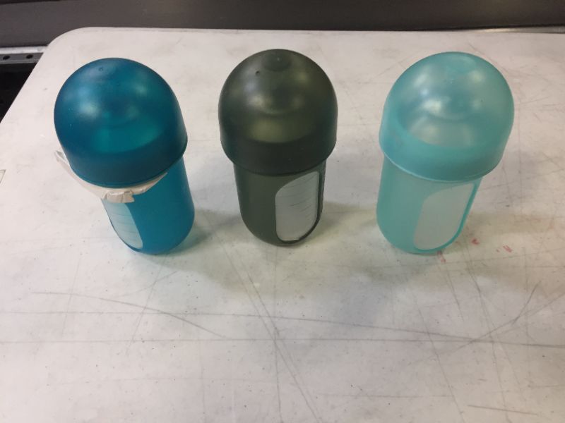 Photo 1 of NURSH Reusable Silicone Pouch Bottle,8 Ounce with Stage 2 Medium Flow Nipple (Pack of 3) (ITEM IS DIRTY)