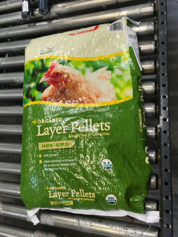 Photo 2 of Manna Pro Layer Pellets for Chickens | Non-GMO & Organic High Protein Feed for Laying 
 Hens - ASSUMED EXPIRATION DATE MAY/29/2021
