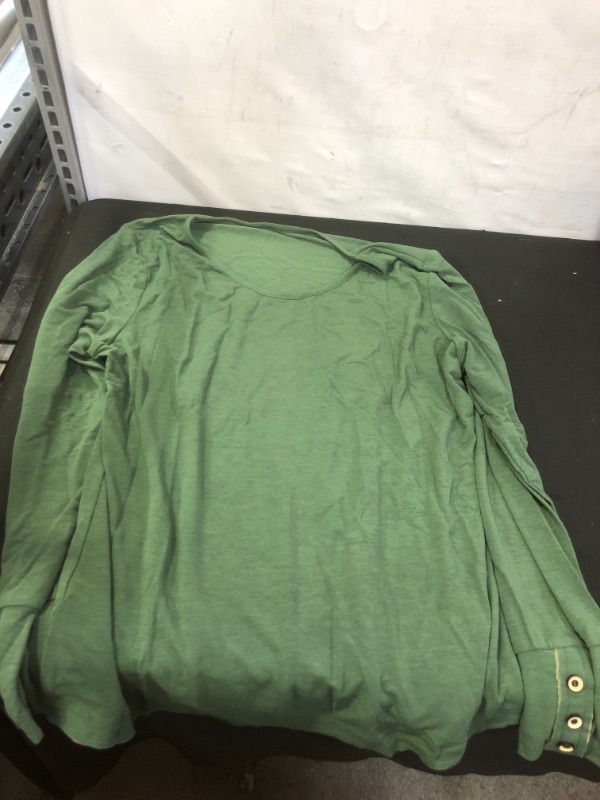 Photo 1 of WOMEN'S SHIRT SIZE XL