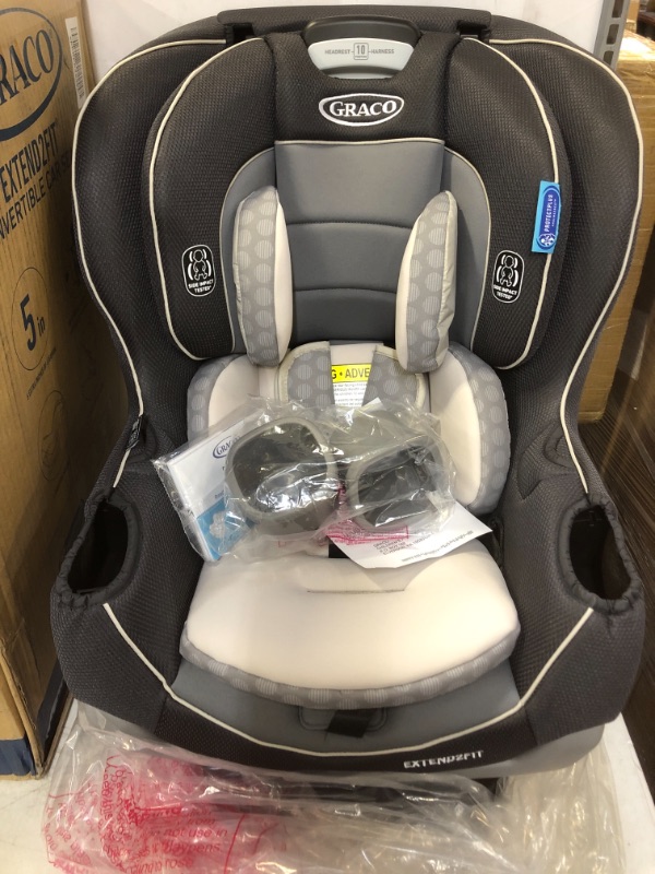 Photo 2 of Graco Extend2Fit Convertible Car Seat Ride Rear Facing Longer with Extend2Fit (DAMAGES TO BOX)