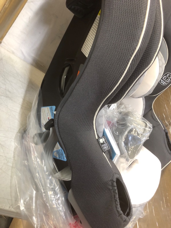 Photo 4 of Graco Extend2Fit Convertible Car Seat Ride Rear Facing Longer with Extend2Fit (DAMAGES TO BOX)