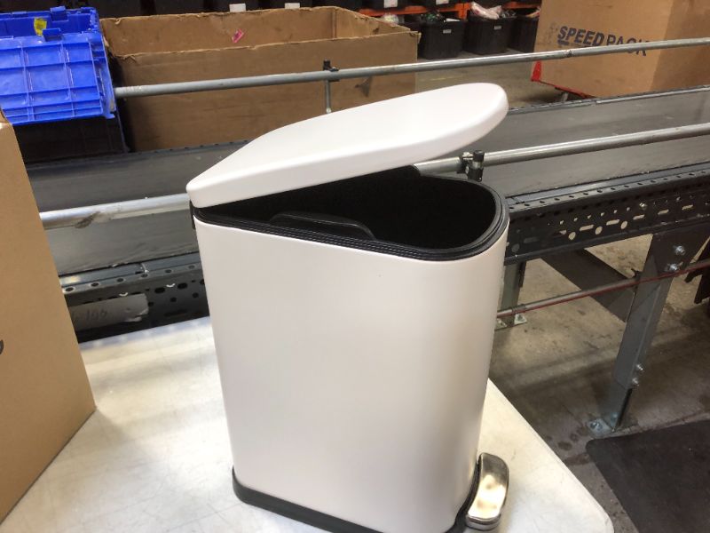Photo 1 of black ring on the button is broken-CLTEC 10 Liter/2.6Gal Small Bathroom Trash Can with Lid Soft Close and Removable Inner Wastebasket, , Anti-Fingerprint Matte Finish, White
