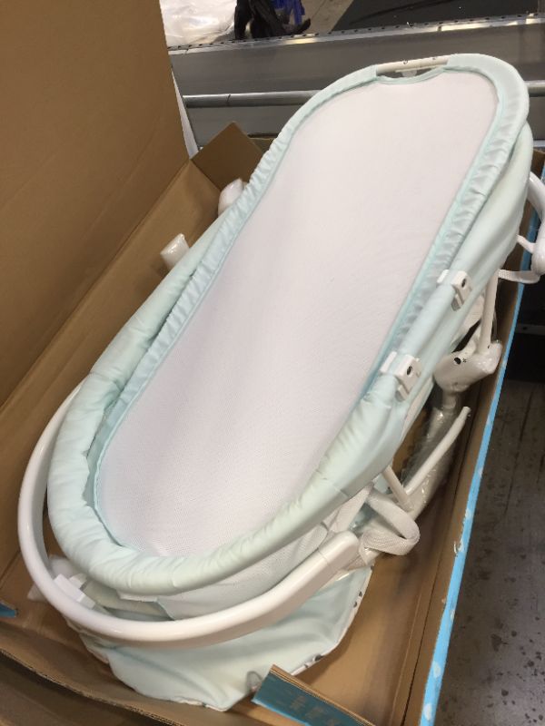 Photo 2 of Fisher-Price Soothing Motions Bassinet