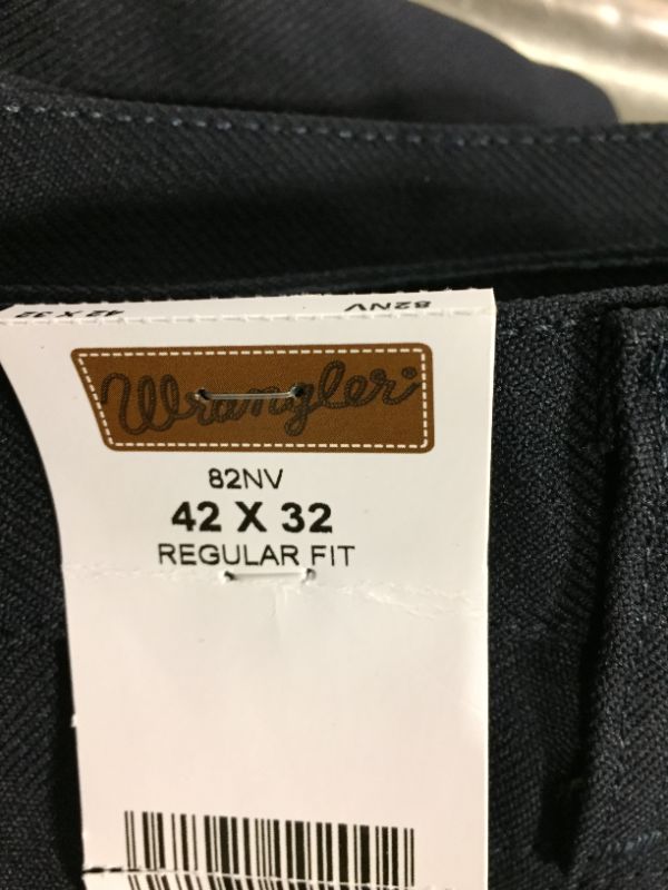 Photo 2 of 42 X 32 WRANGLER JEANS