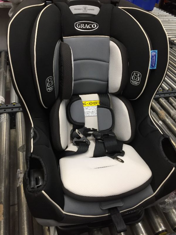 Photo 2 of Graco Baby Extend2Fit Convertible Car Seat