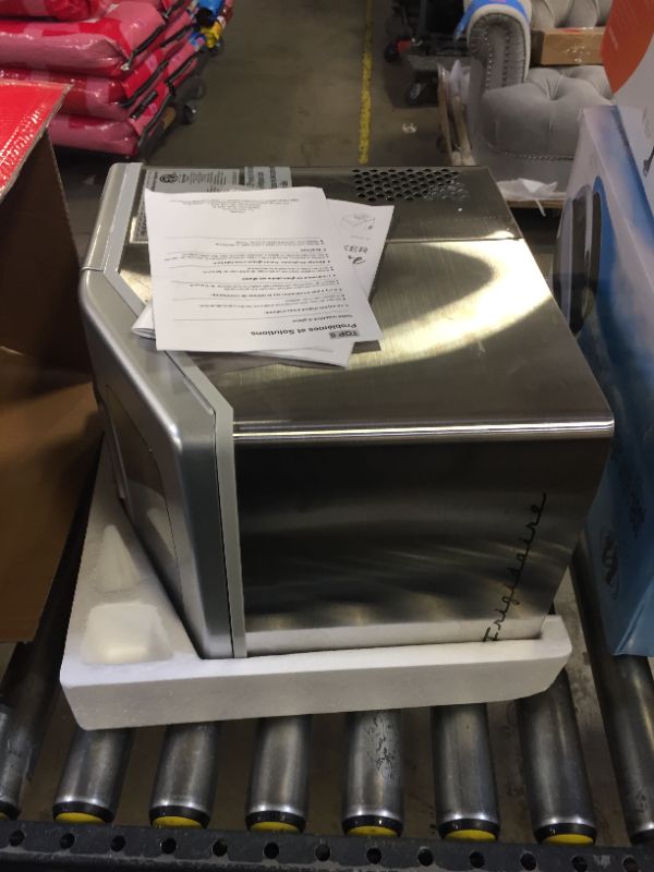 Photo 2 of Frigidaire 40 lbs Countertop Clear Square Ice Maker - Stainless Steel - USED