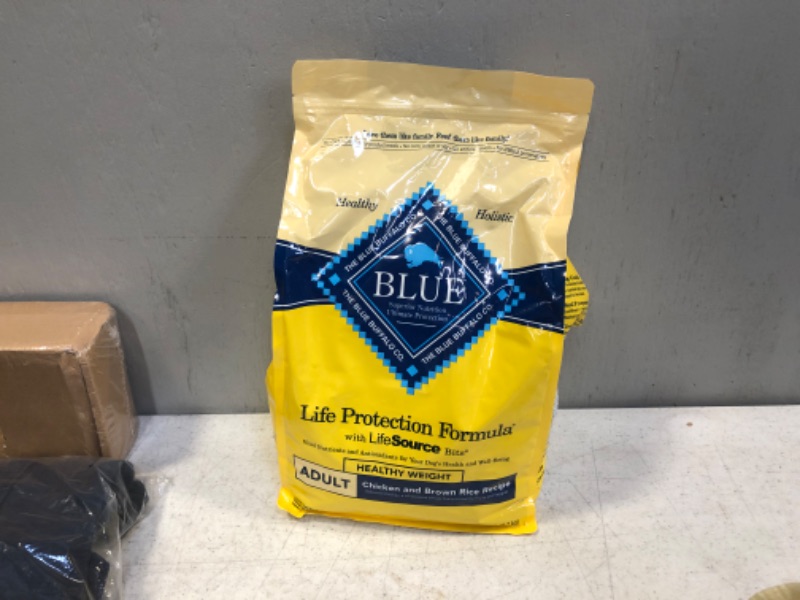 Photo 2 of Blue Buffalo Life Protection Formula Natural Adult Small Breed Healthy Weight Dry Dog Food, Chicken and Brown Rice 6-lb
