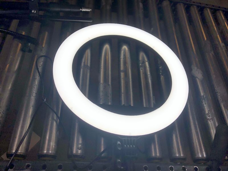 Photo 2 of Neewer 18-Inch Ring Light