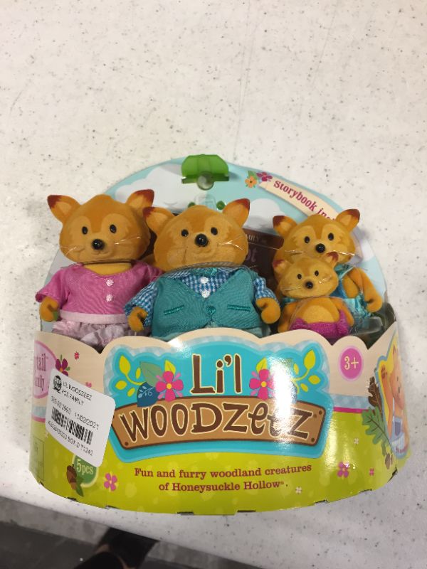 Photo 1 of Li'l Woodzeez Miniature Animal Figurine Set - Tippytail Fox Family
