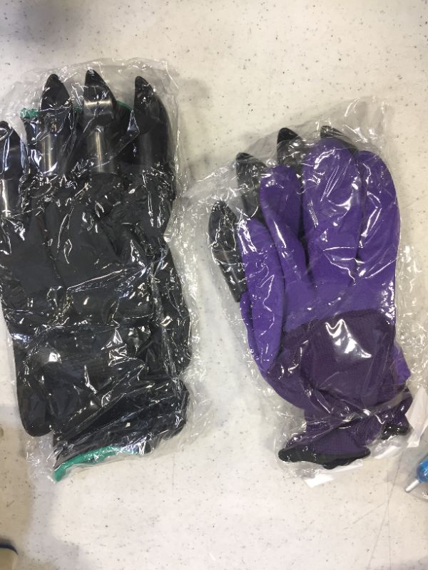 Photo 1 of 2 pack garden claw gloves 
