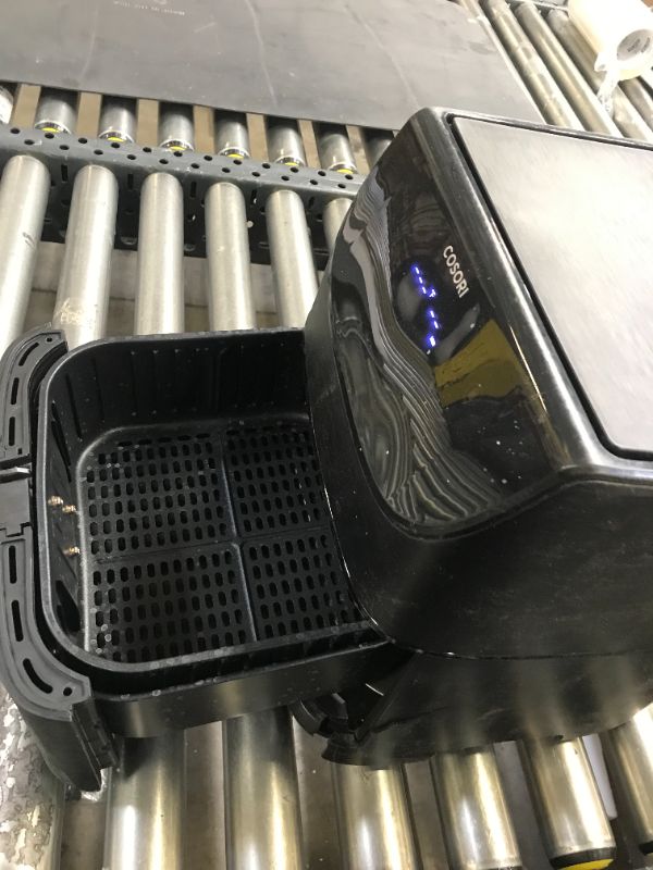 Photo 3 of COSORI Air Fryer Max XL(100 Recipes) Digital Hot Oven Cooker, One Touch Screen with 11 Cooking Functions, Preheat and Shake Reminder, 5.8 QT, Black-- Missing accessories and broken corner on fryer 
