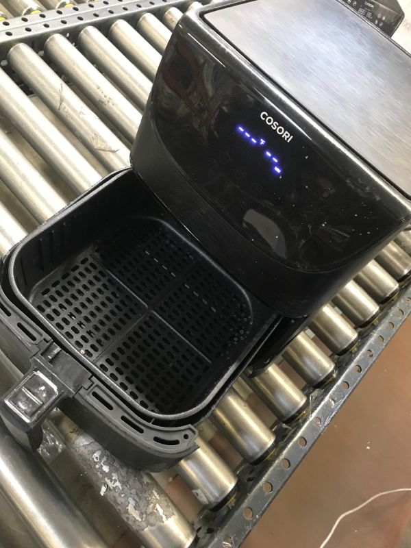 Photo 4 of COSORI Air Fryer Max XL(100 Recipes) Digital Hot Oven Cooker, One Touch Screen with 11 Cooking Functions, Preheat and Shake Reminder, 5.8 QT, Black-- Missing accessories and broken corner on fryer 
