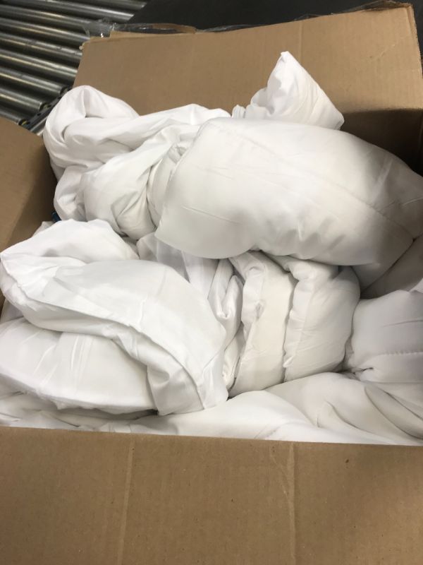 Photo 3 of Bedsure Queen Comforter Duvet Insert - Quilted White Comforters Queen Size, All Season Down Alternative Queen Size Bedding Comforter with Corner Tabs
