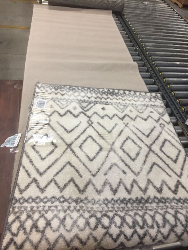 Photo 2 of 2ft 6inch x 10 ft patterned hall runner rug 
