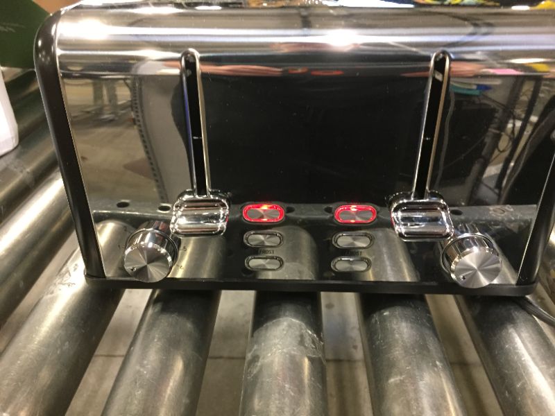 Photo 3 of 4 slice toaster 