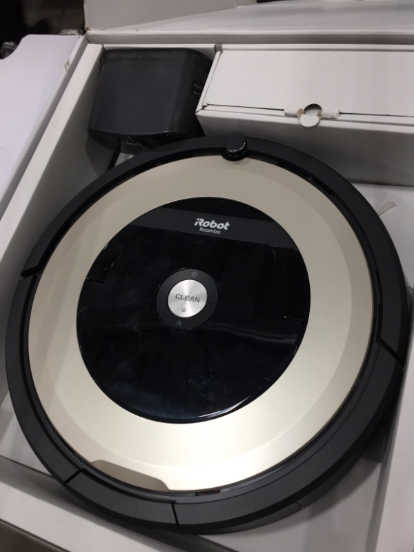 Photo 2 of iRobot Roomba 891 Robot Vacuum- Wi-Fi Connected, Works with Alexa, Ideal for Pet Hair, Carpets, Hard Floors

//MINOR DAMAGE WITH SCUFFS 
