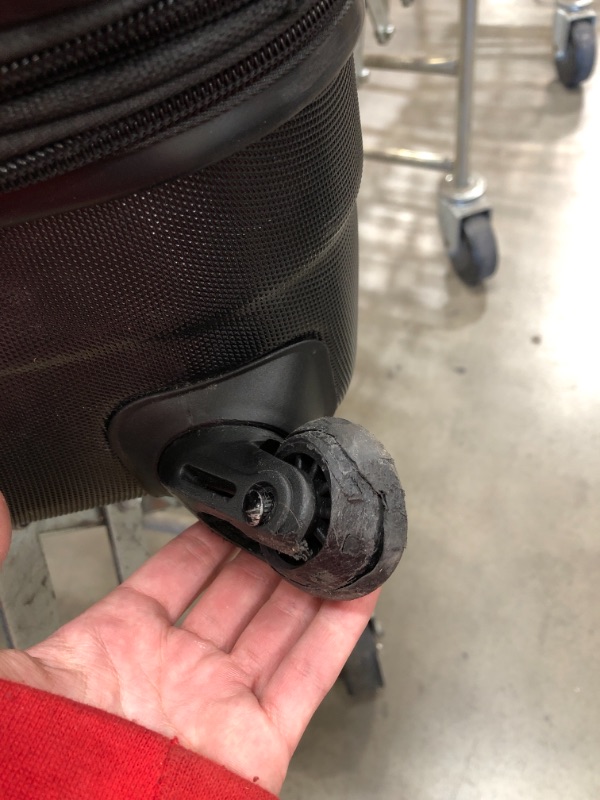 Photo 2 of Samsonite Omni PC Hardside Expandable Luggage with Spinner Wheels 28"
AS IS USED, MINOR COSMETIC WEAR FROM PREVIOUS USE, DAMAGED WHEEL, WILL NEED TO REPLACE, PLEASER REFER TO PHOTOS 