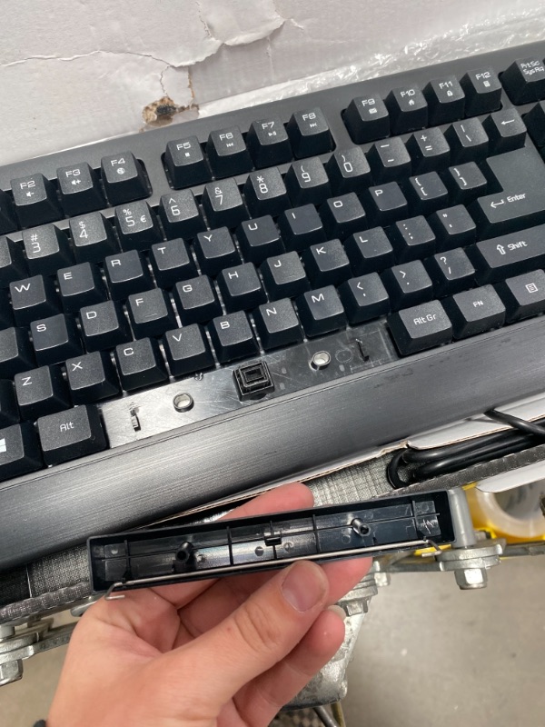 Photo 3 of Perixx PERIBOARD-517 Wired Washable USB Keyboard, Certified with IP 65 Level, Black, US English Layout
AS IS USED, DAMAGED ( SPACE BAR KEY POPPED OFF) 