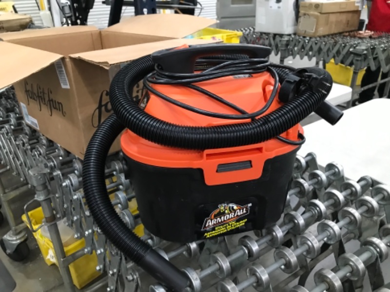 Photo 4 of Armor All - 2.5 Gallon 2 HP 1-1/4" Hose, Portable Wall Mountable Wet/Dry Utility Vac (VOM205P0901)
AS IS USED