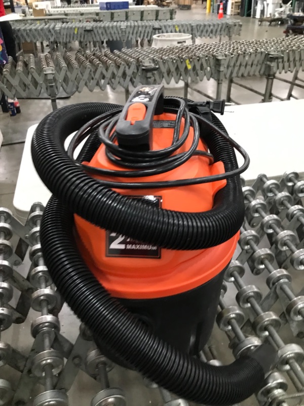 Photo 2 of Armor All - 2.5 Gallon 2 HP 1-1/4" Hose, Portable Wall Mountable Wet/Dry Utility Vac (VOM205P0901)
AS IS USED